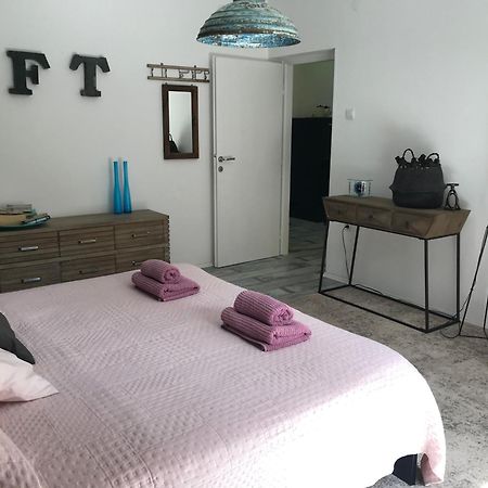 PUY Pine And Lime Apartments מראה חיצוני תמונה