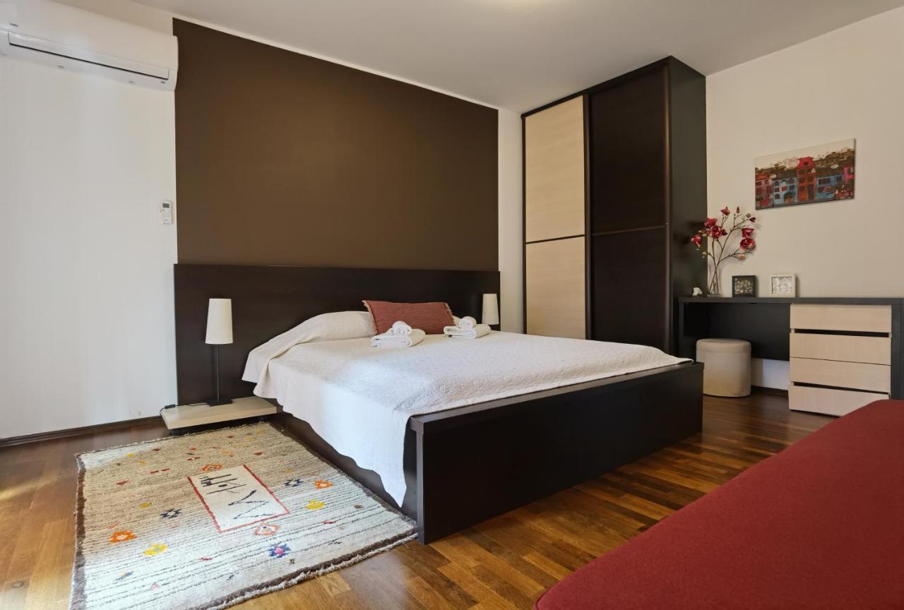PUY Pine And Lime Apartments מראה חיצוני תמונה