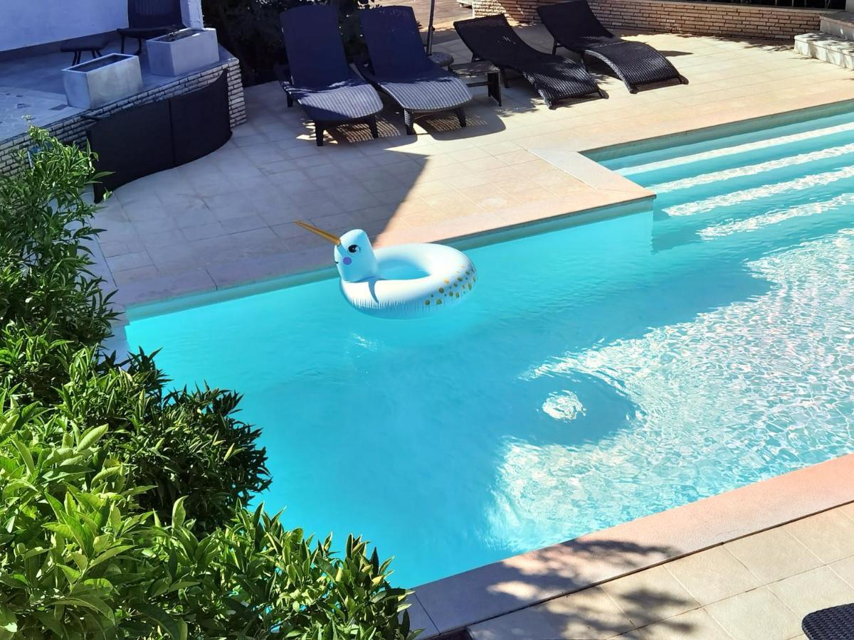 PUY Pine And Lime Apartments מראה חיצוני תמונה