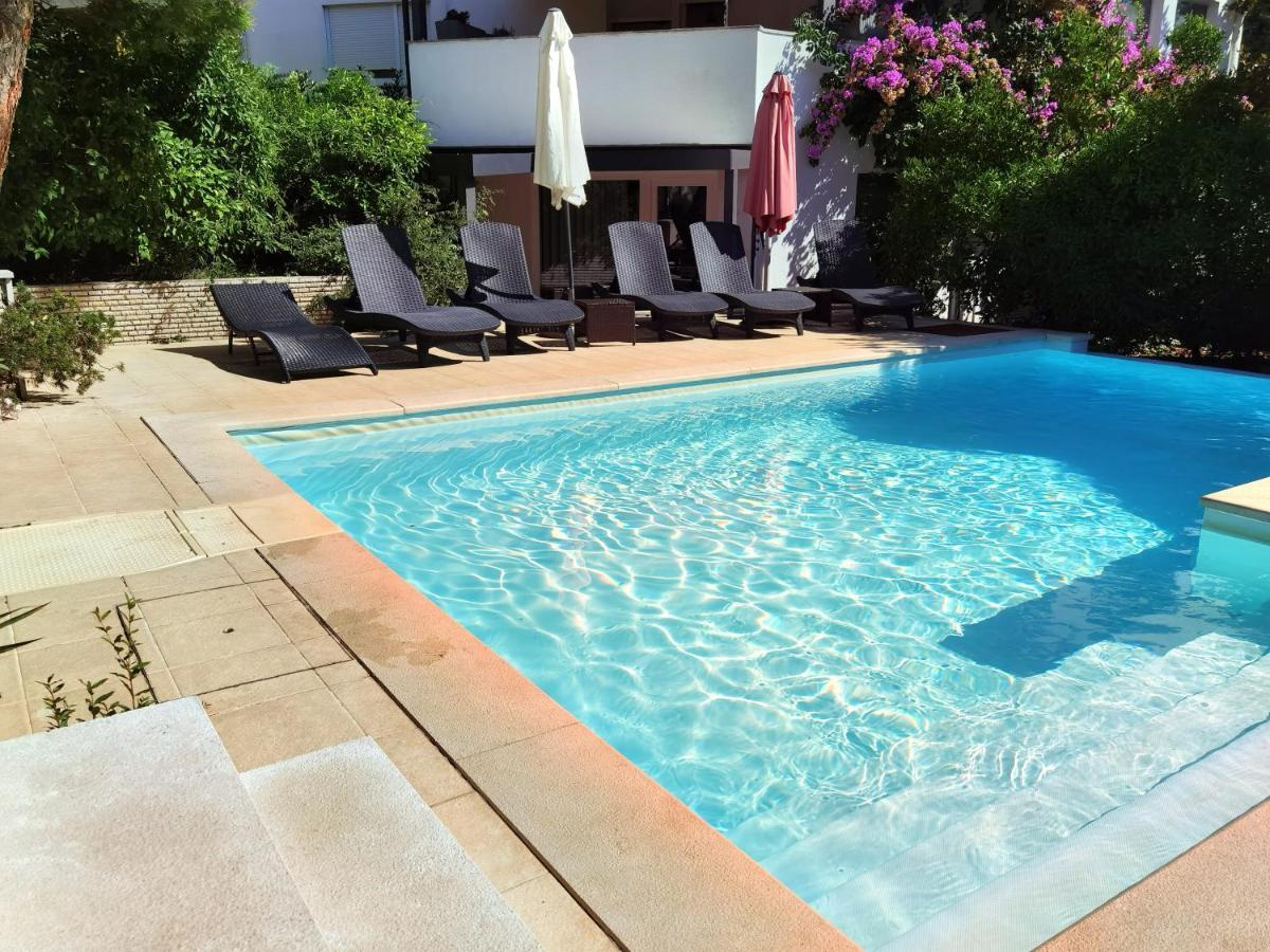 PUY Pine And Lime Apartments מראה חיצוני תמונה