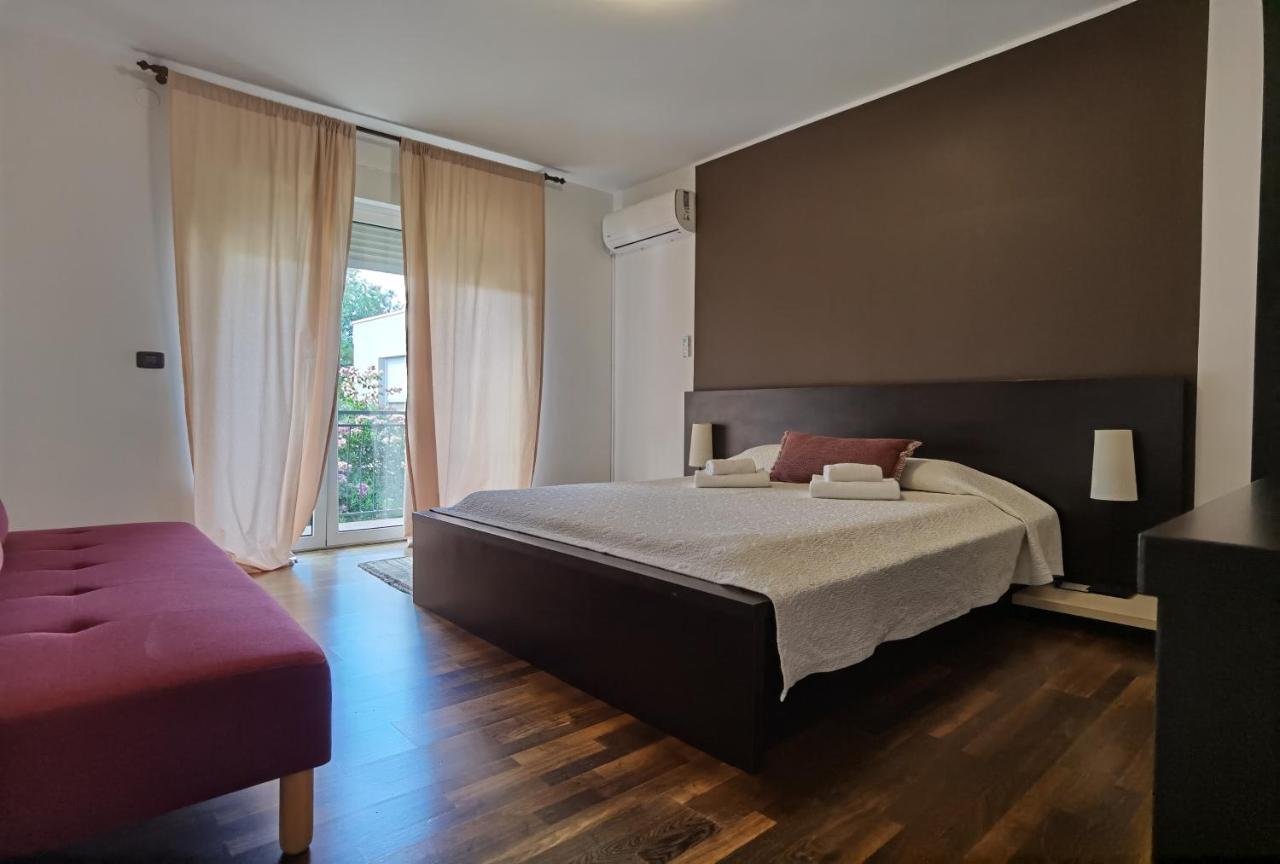 PUY Pine And Lime Apartments מראה חיצוני תמונה