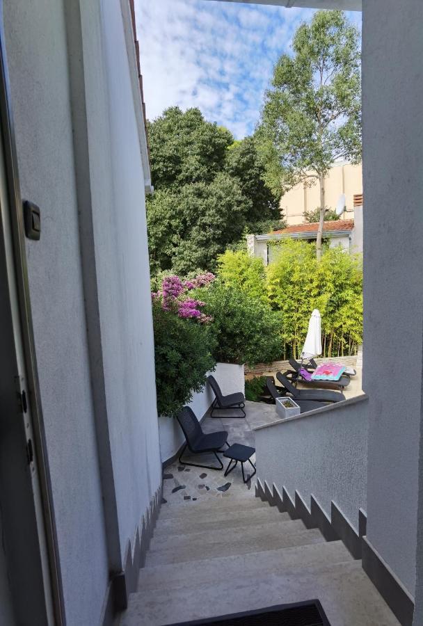 PUY Pine And Lime Apartments מראה חיצוני תמונה