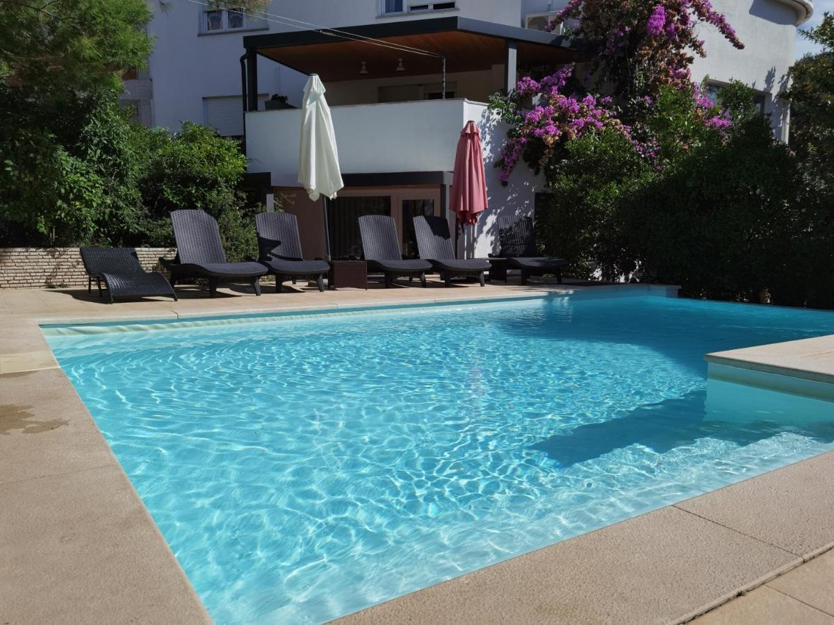 PUY Pine And Lime Apartments מראה חיצוני תמונה