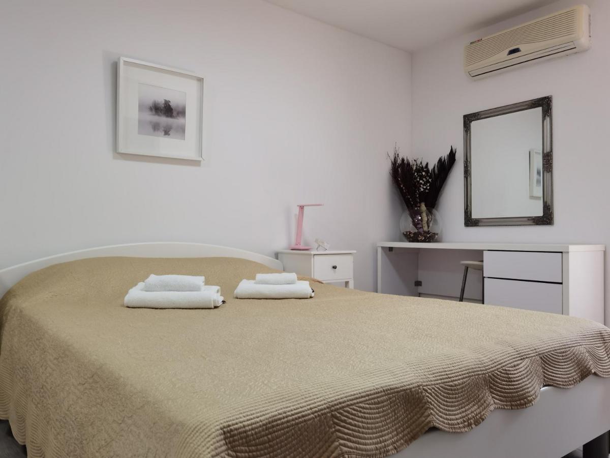 PUY Pine And Lime Apartments מראה חיצוני תמונה