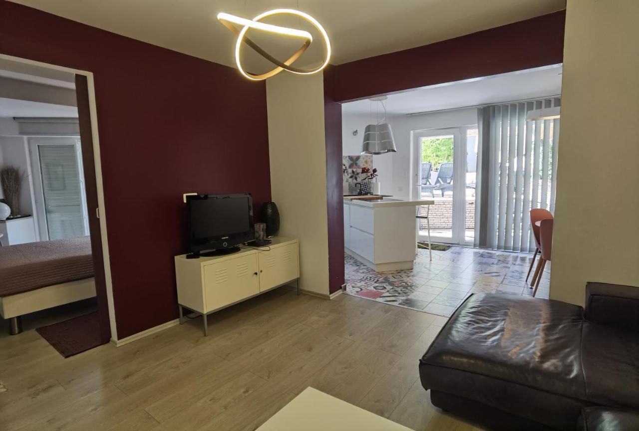 PUY Pine And Lime Apartments מראה חיצוני תמונה