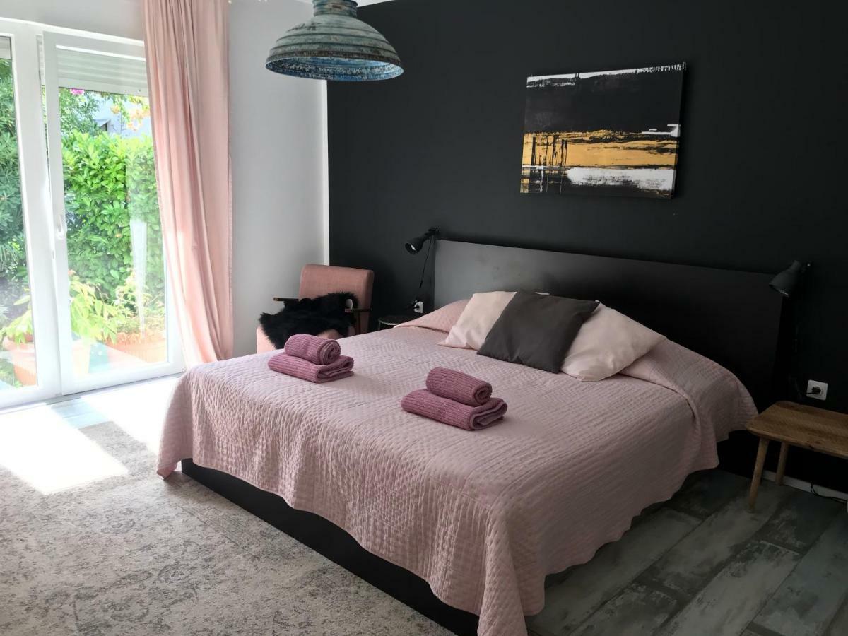 PUY Pine And Lime Apartments מראה חיצוני תמונה